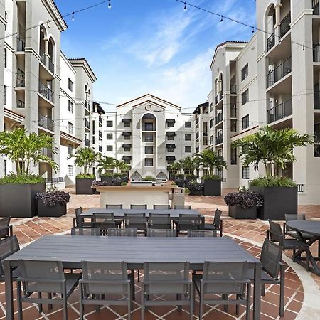 Dharma Home Suites Coral Gables At Gables Grand Plaza ميامي المظهر الخارجي الصورة