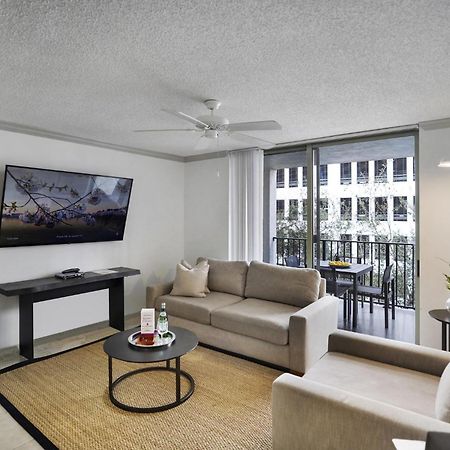 Dharma Home Suites Coral Gables At Gables Grand Plaza ميامي الغرفة الصورة