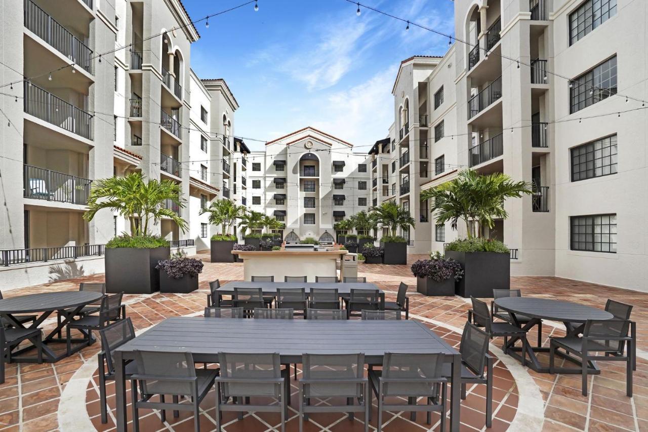 Dharma Home Suites Coral Gables At Gables Grand Plaza ميامي المظهر الخارجي الصورة