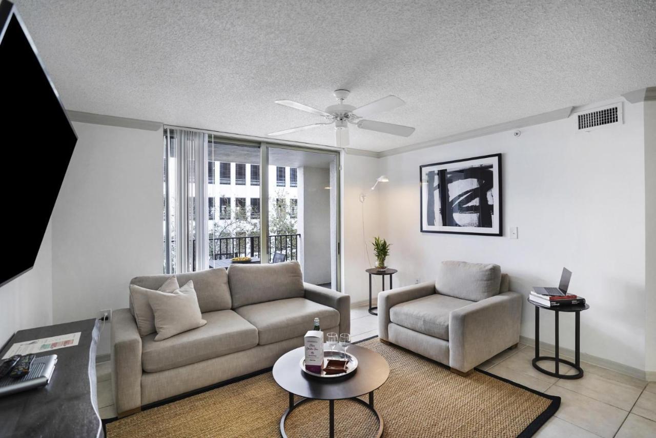 Dharma Home Suites Coral Gables At Gables Grand Plaza ميامي الغرفة الصورة