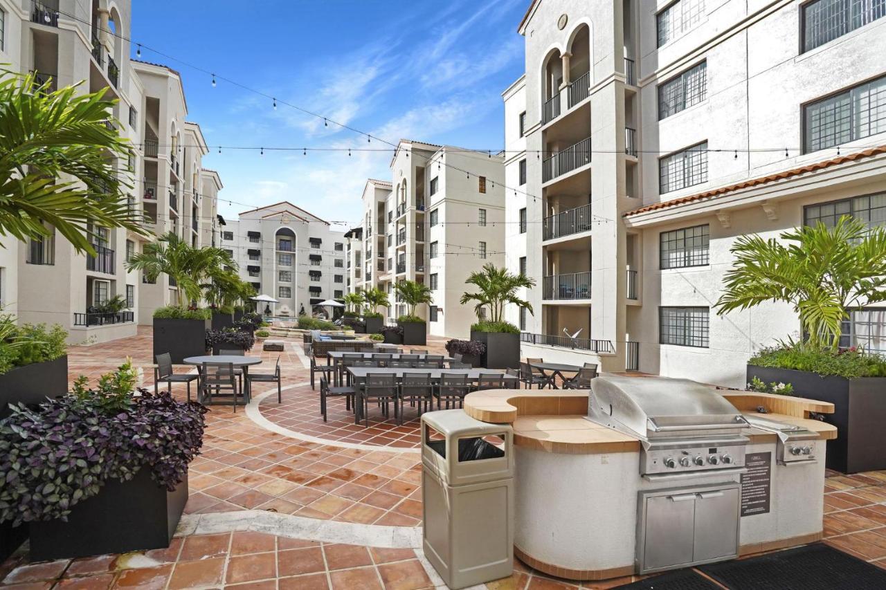 Dharma Home Suites Coral Gables At Gables Grand Plaza ميامي المظهر الخارجي الصورة