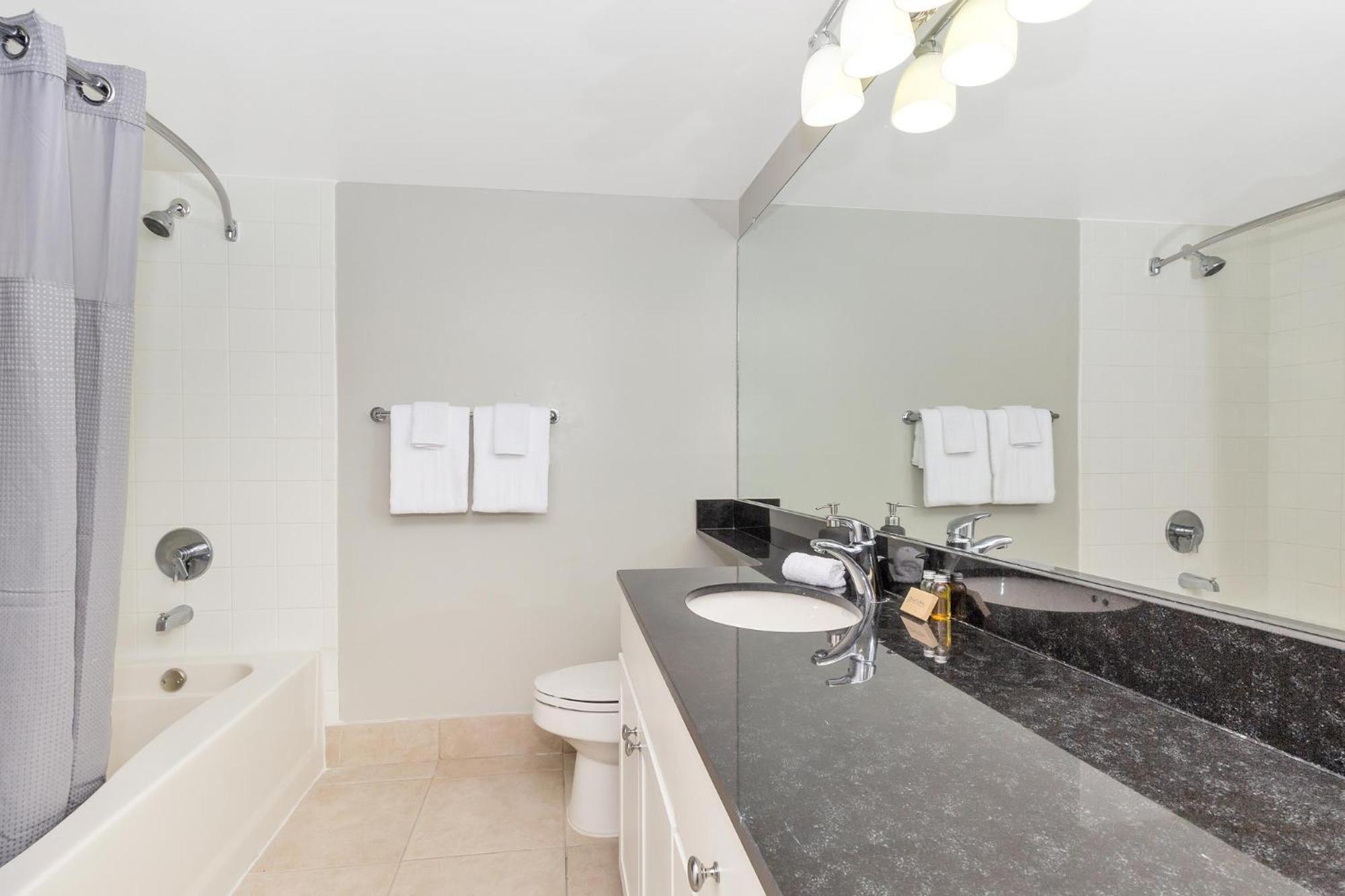 Dharma Home Suites Coral Gables At Gables Grand Plaza ميامي الغرفة الصورة