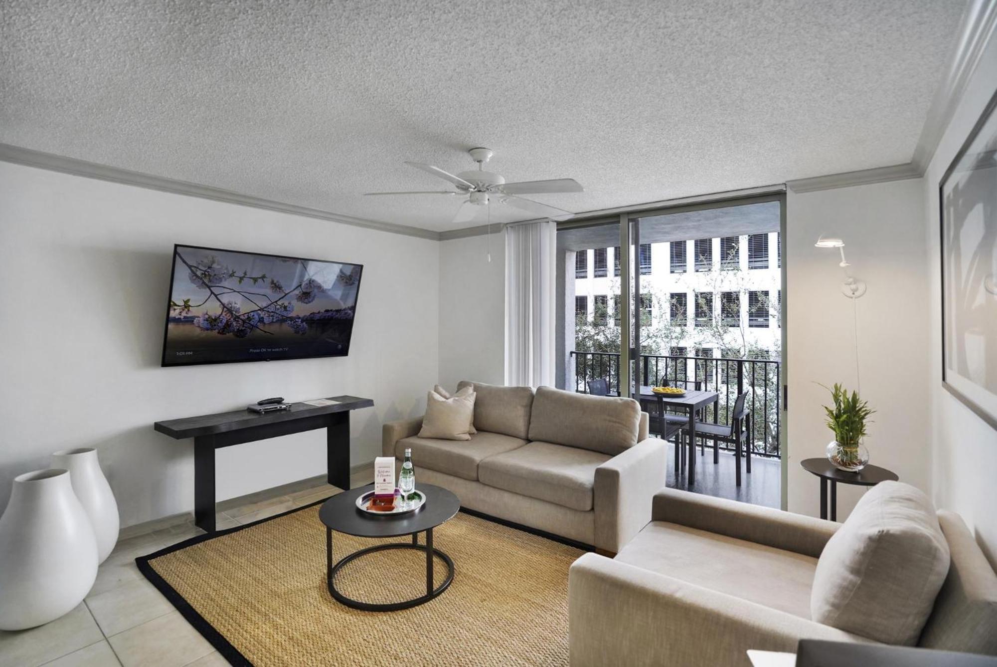 Dharma Home Suites Coral Gables At Gables Grand Plaza ميامي الغرفة الصورة