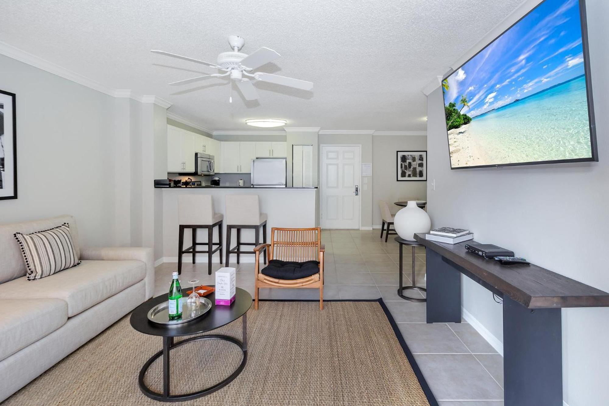 Dharma Home Suites Coral Gables At Gables Grand Plaza ميامي الغرفة الصورة