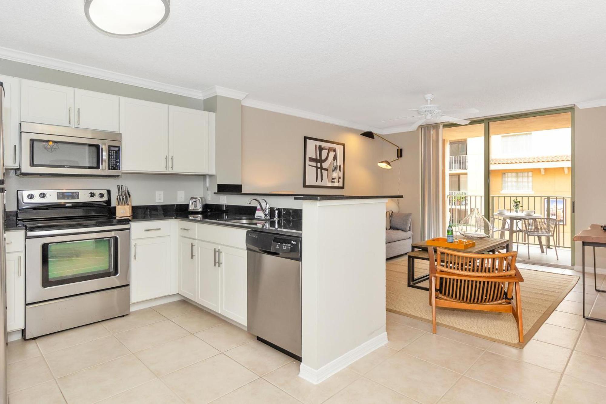 Dharma Home Suites Coral Gables At Gables Grand Plaza ميامي الغرفة الصورة