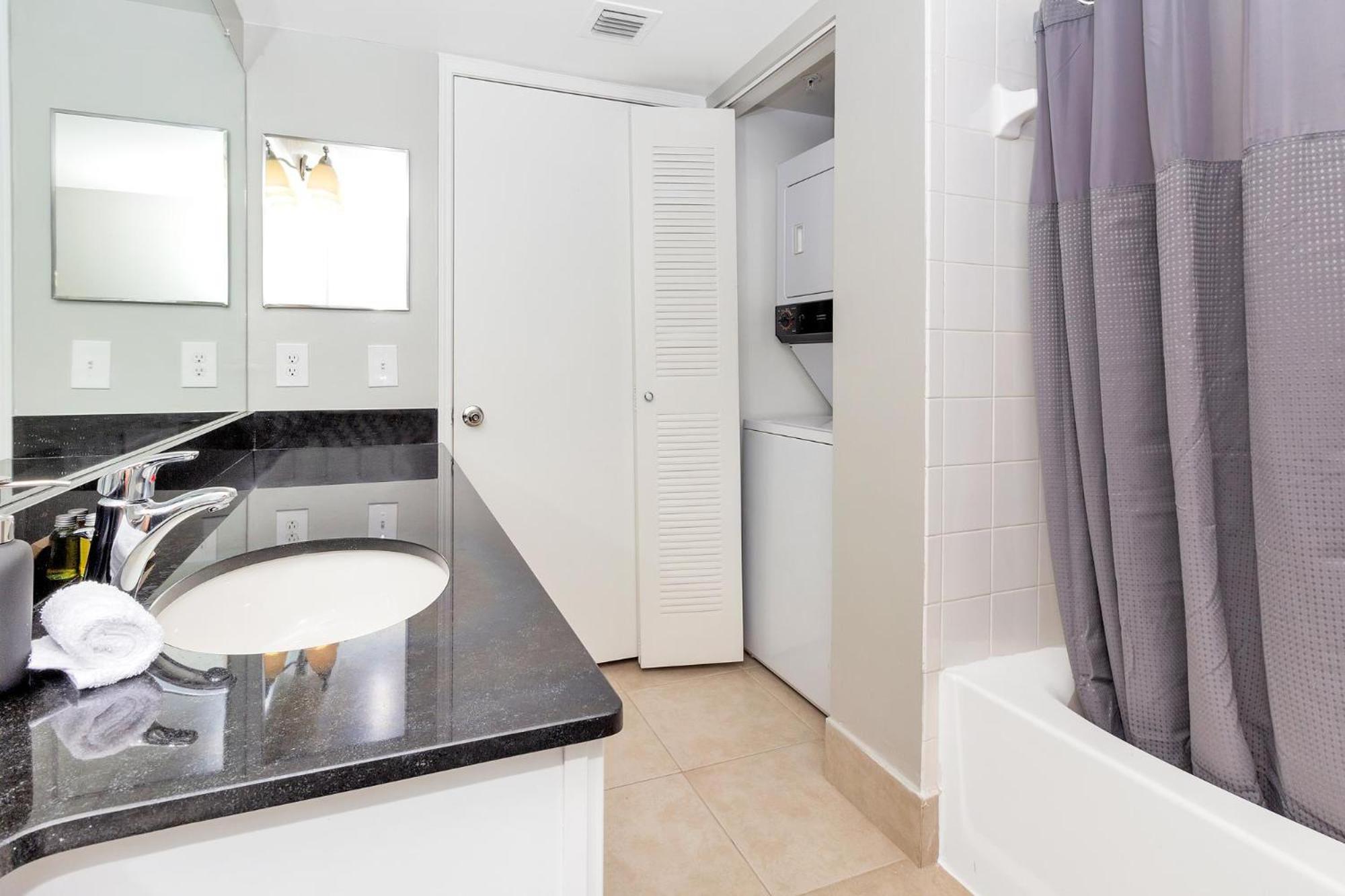 Dharma Home Suites Coral Gables At Gables Grand Plaza ميامي الغرفة الصورة