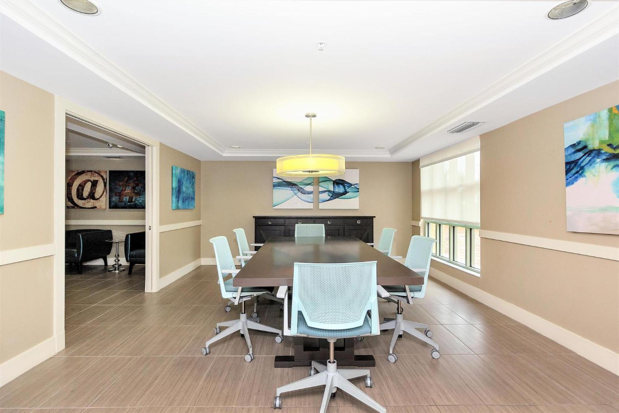 Dharma Home Suites Coral Gables At Gables Grand Plaza ميامي الغرفة الصورة