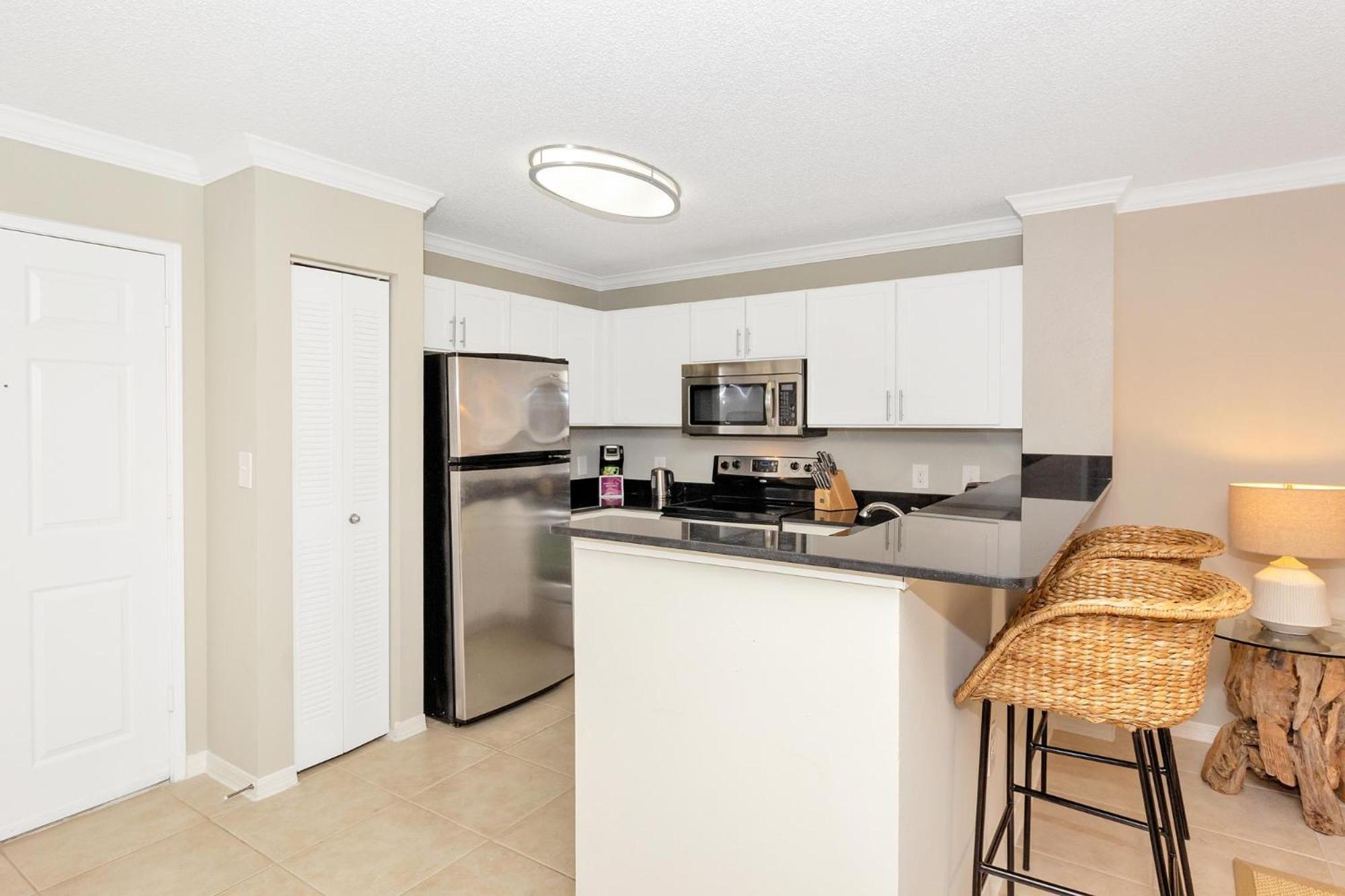 Dharma Home Suites Coral Gables At Gables Grand Plaza ميامي الغرفة الصورة