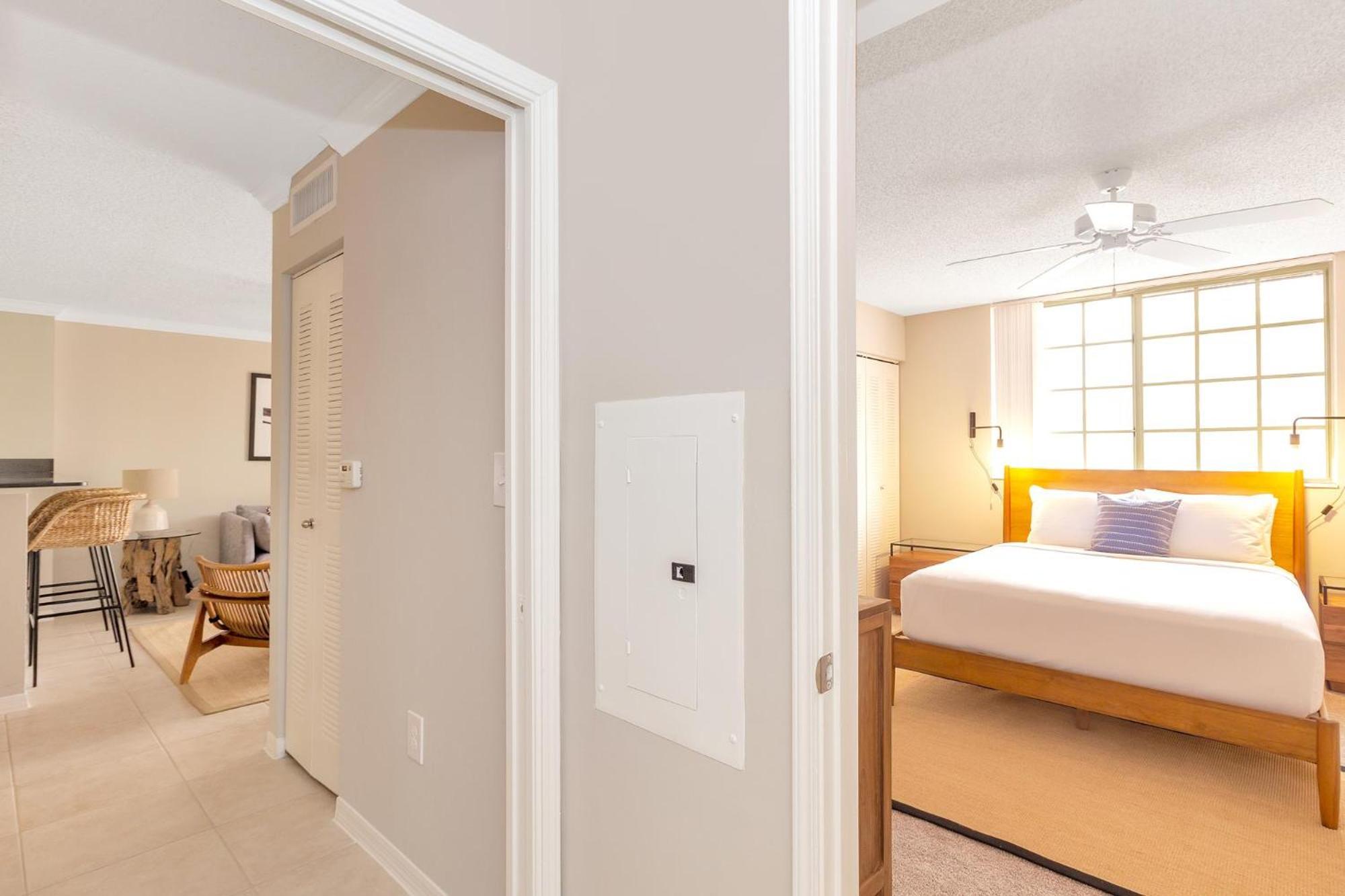 Dharma Home Suites Coral Gables At Gables Grand Plaza ميامي الغرفة الصورة